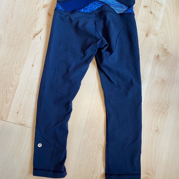 Lululemon Navy Blue Cropped Leggings - Picture 5 of 7